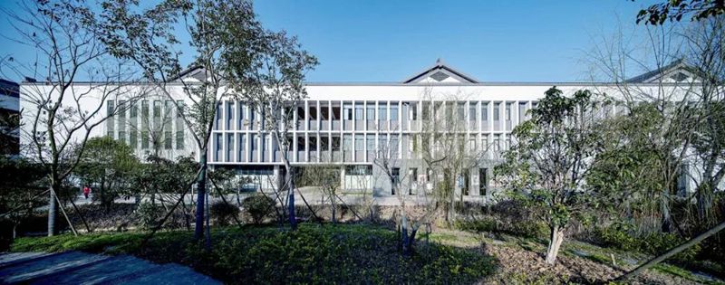 學校該有的樣子,打卡輕鋼網(wǎng)紅基地,“新中式”學校建筑(圖5) 睿婕輕鋼別墅